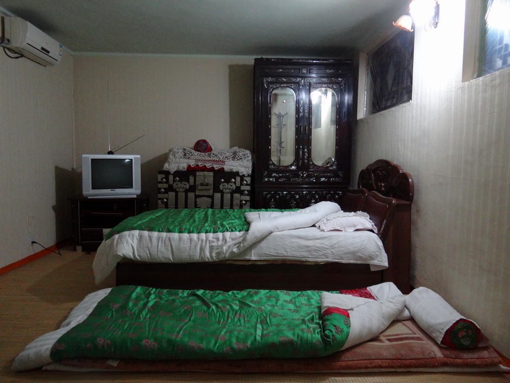 DSC01056CautionHotFloor.JPG