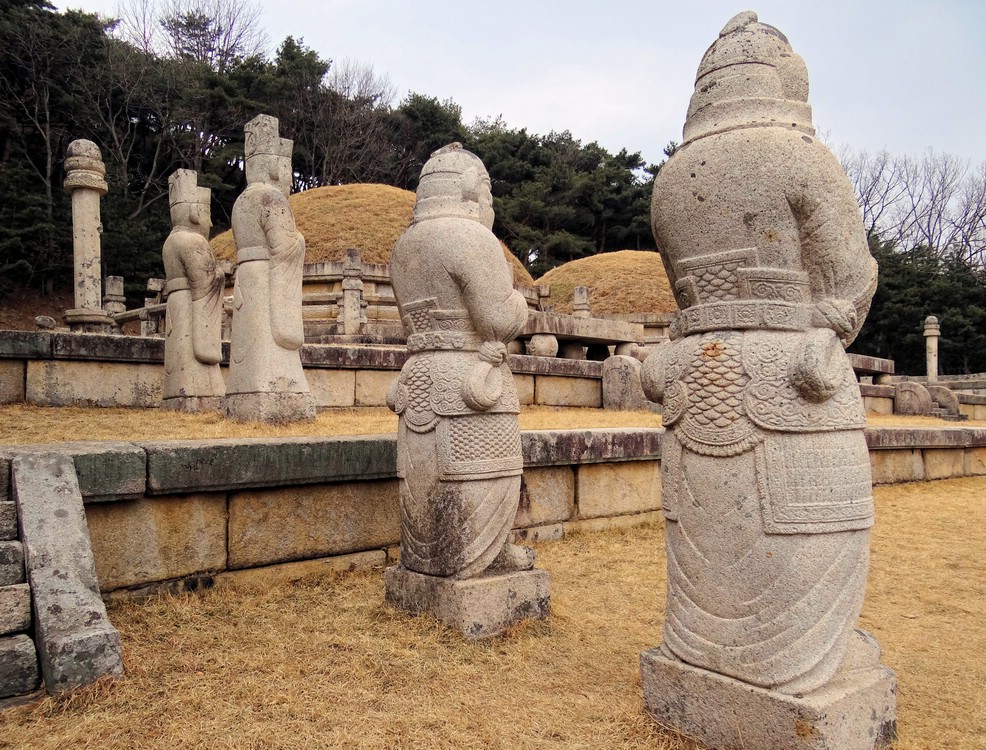 DSC01336KingKongminStatues.JPG