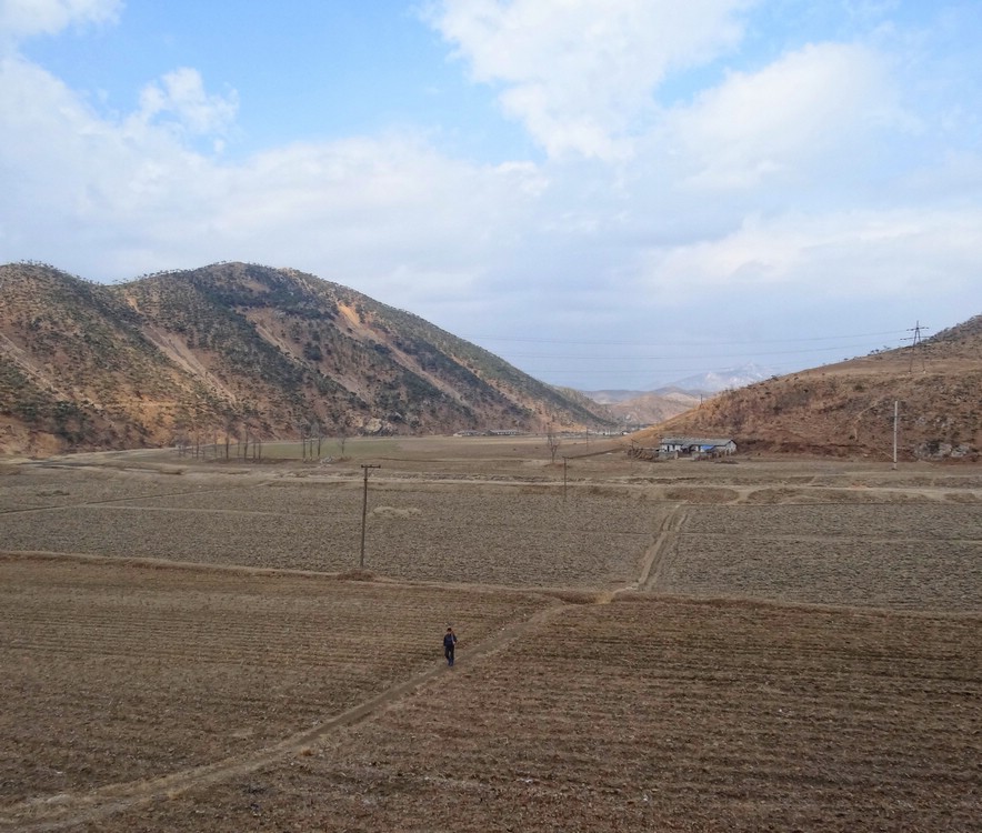 DSC01385WalkingInFields.JPG