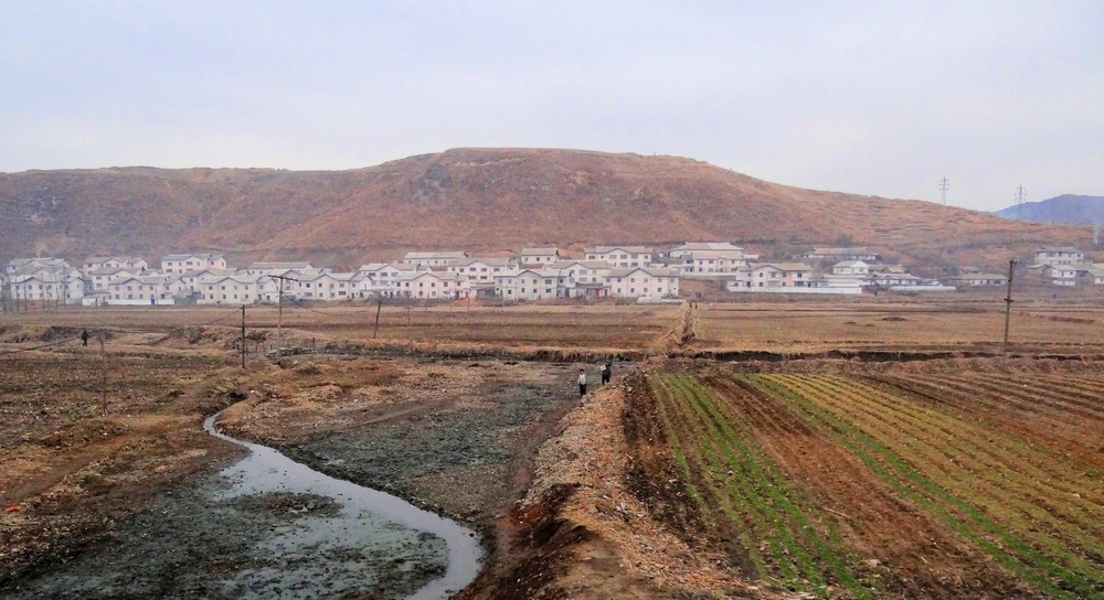 DSC02130PyongsongSuburb.JPG