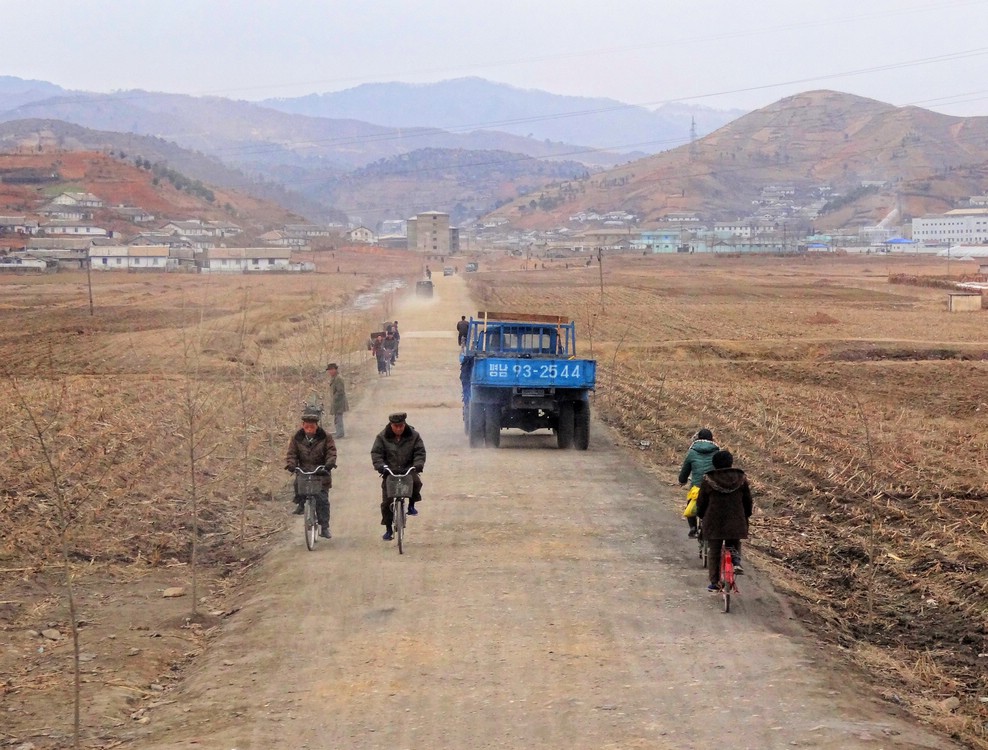 DSC02249PyongsongOffTheMainRoad.JPG
