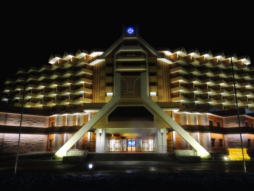 DSC02566MasikHotelByNight.JPG