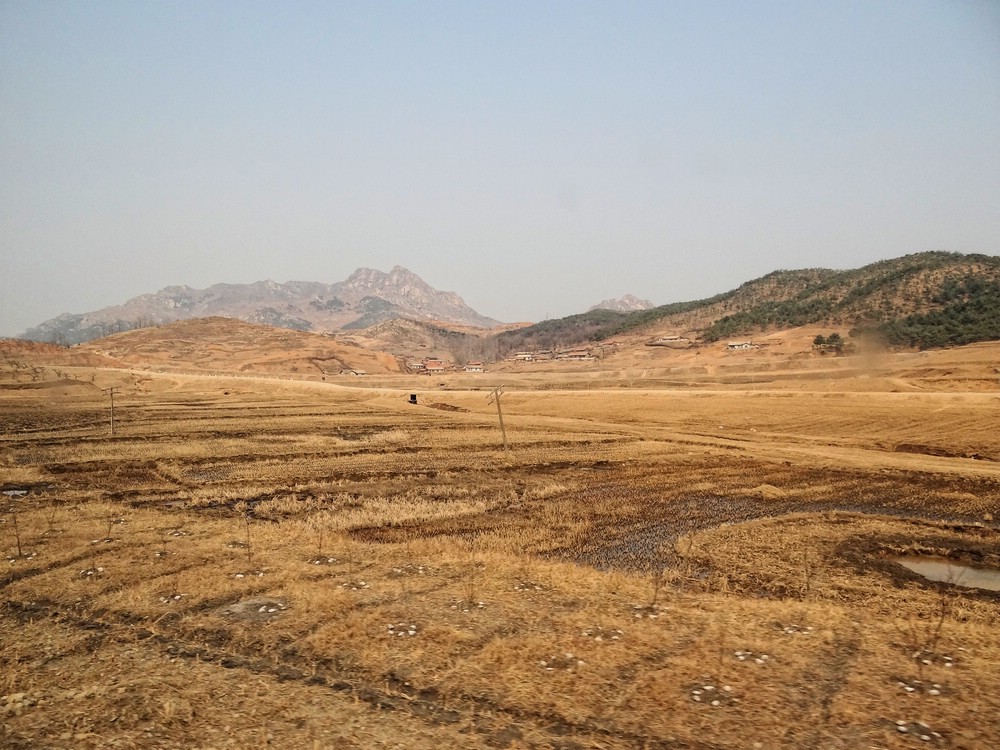 DSC03817LandscapeFromTrain.JPG