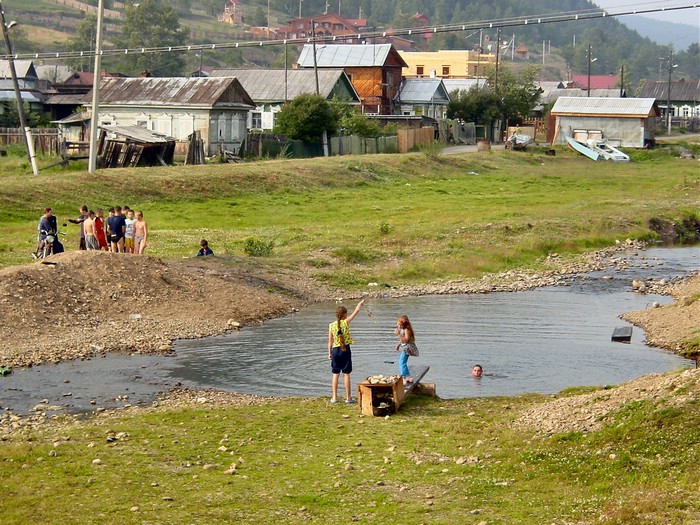 DSC07952BaikalListvyankaLekMedIldOgVann.JPG